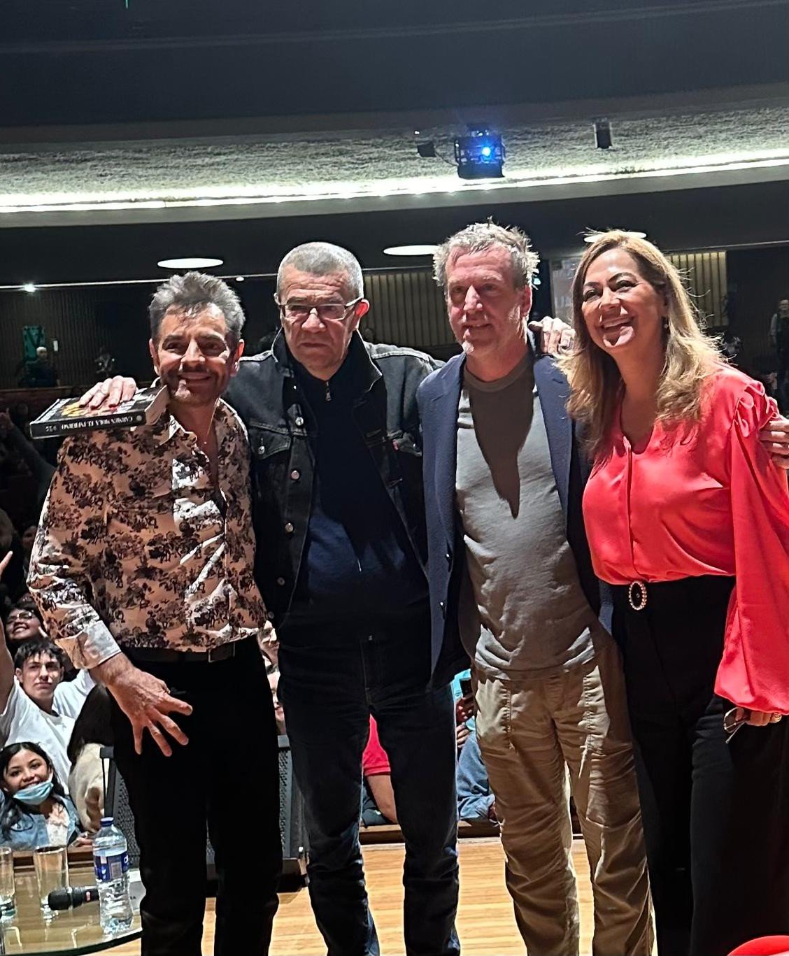 María Teresa con artistas